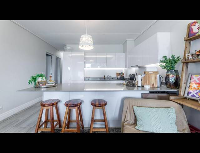3 BEDROOM APARTMENT FOR SALE IN SOMERSET WEST